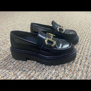 H&M black Platform Loafer size US 6 EU36
